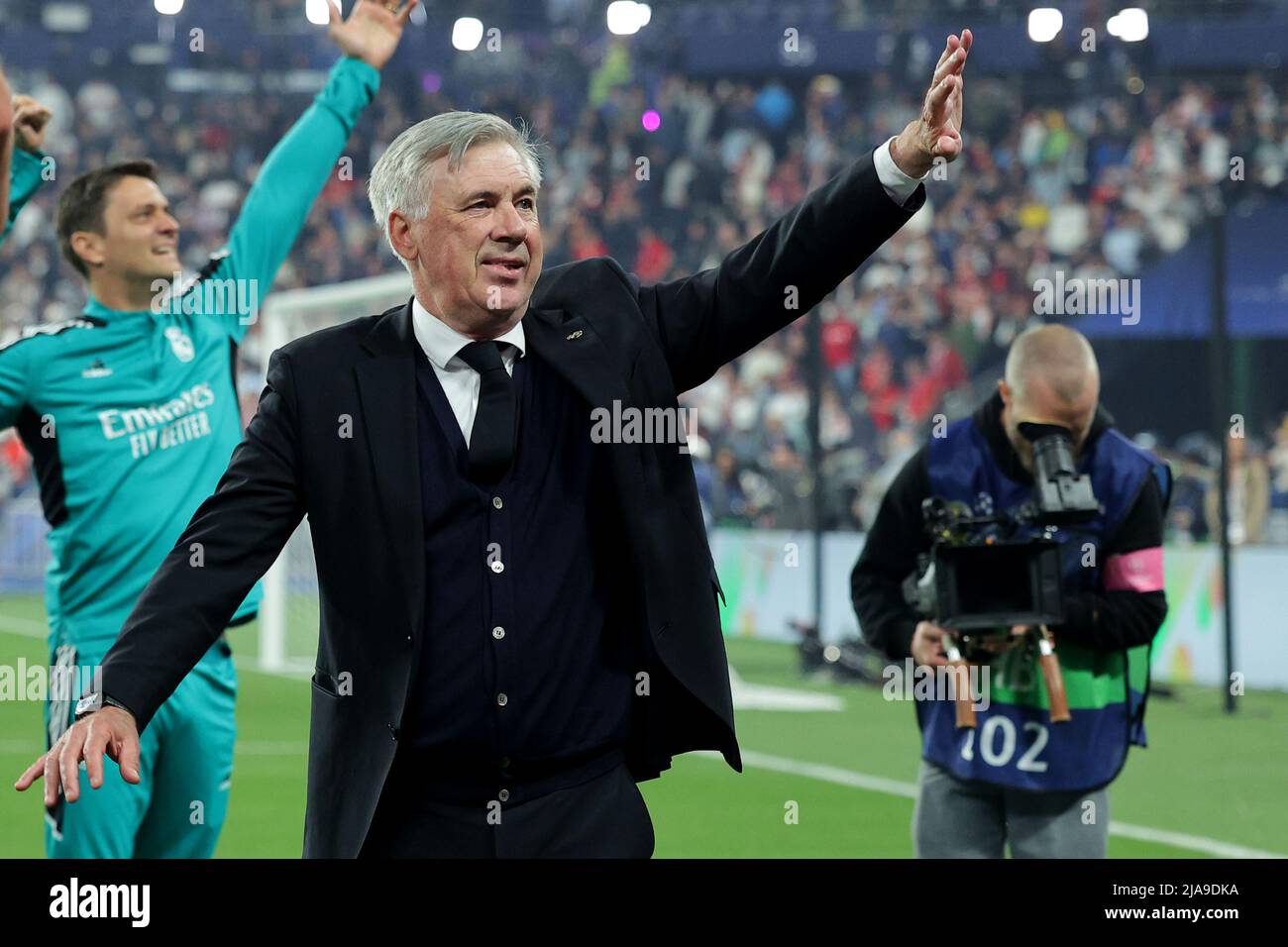 L'entraîneur Carlo Ancelotti Real Madrid célèbre à la fin du match de football final de la Ligue des Champions 2021/2022 entre Liverpool et le Real Madrid à St Banque D'Images