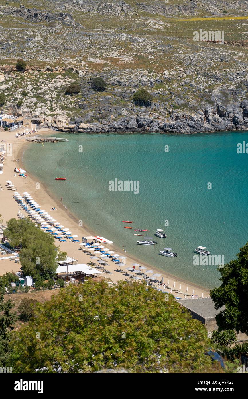 La plage Pallas Beach à Lindos ville en Grèce. Banque D'Images