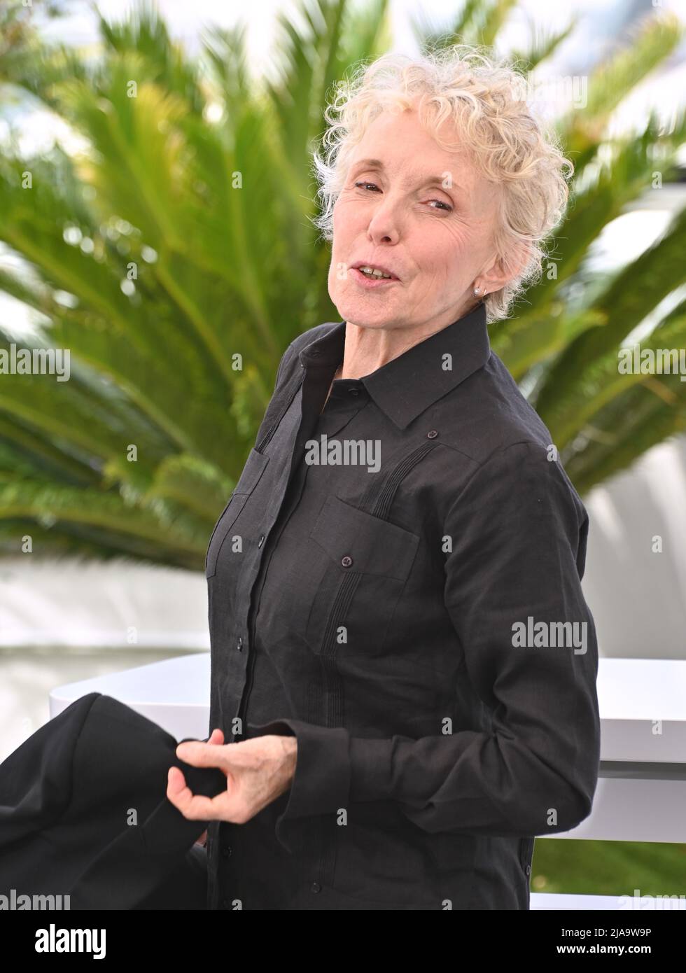 Cannes, France. 26th mai 2022. CANNES, FRANCE. 26 mai 2022 : Claire Denis au photocall pour étoiles à midi au Festival de Cannes 75th. Crédit photo : Paul Smith/Alamy Live News Banque D'Images