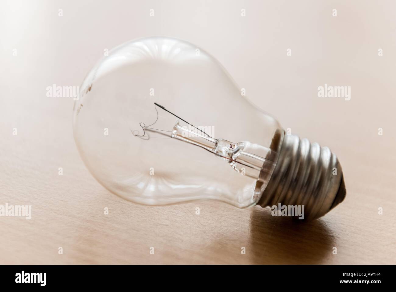 Incandescent light bulb Banque de photographies et d'images à haute  résolution - Alamy