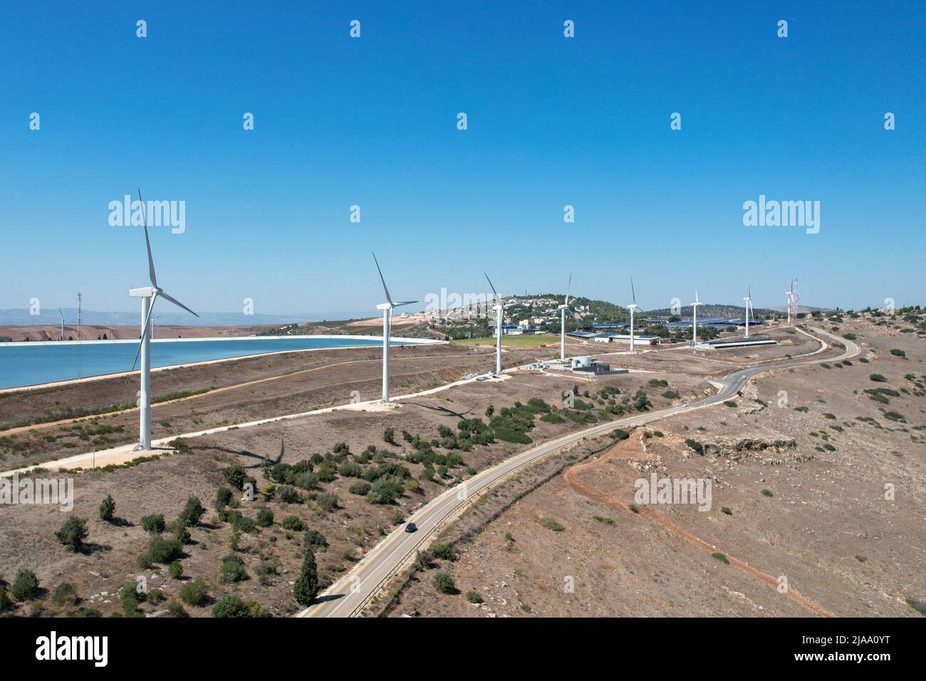 Les éoliennes génèrent de l'énergie propre. Banque D'Images