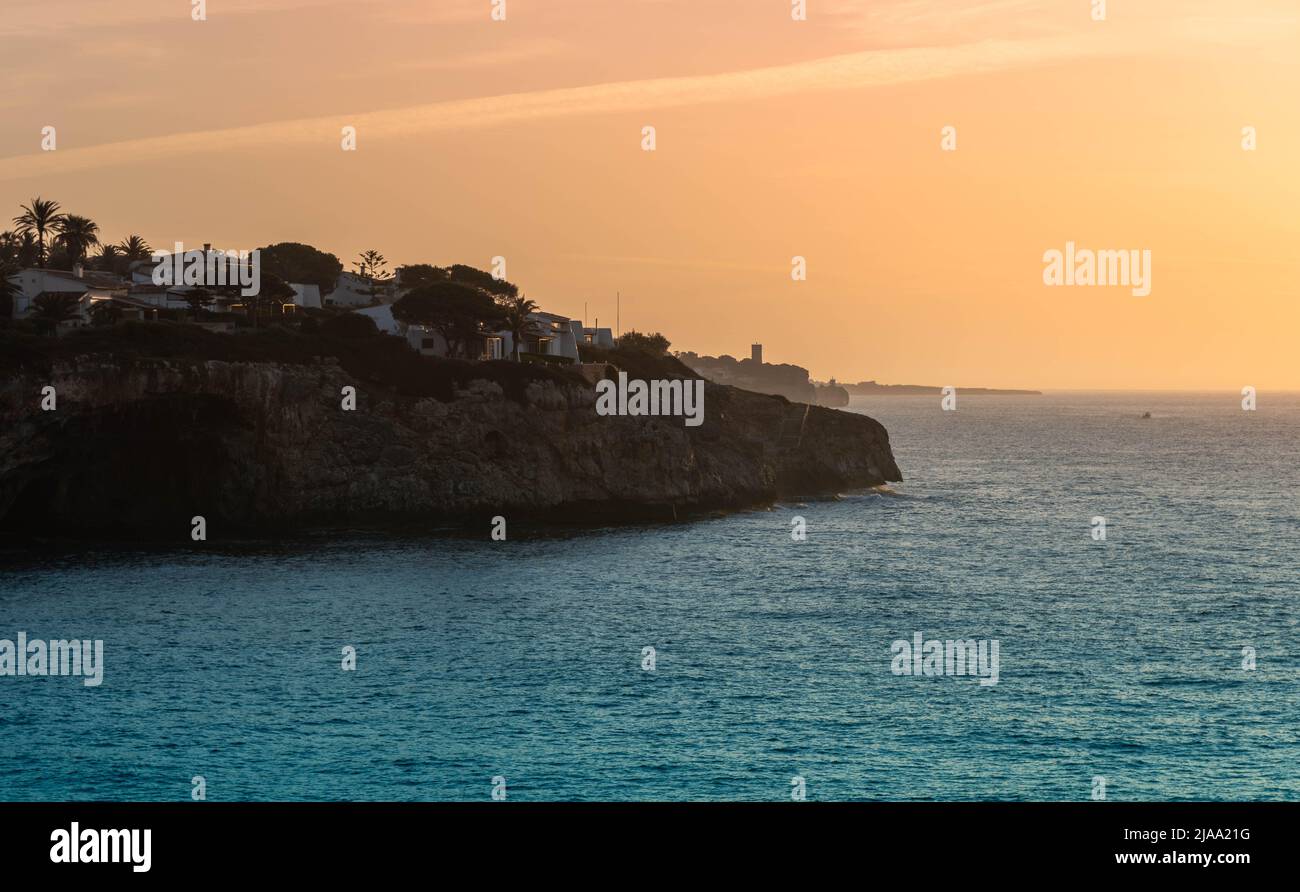 lever ou coucher de soleil sur la mer méditerranée, côte de majorque espagne Banque D'Images