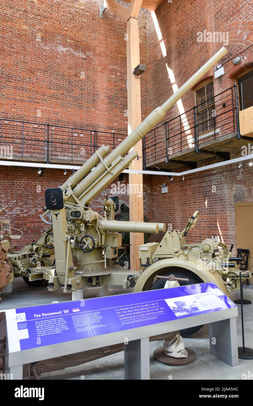 Célèbre arme anti-aérienne allemande WW2 88mm exposée au musée royal des armureries, fort Nelson près de Portsmouth, Hampshire Banque D'Images