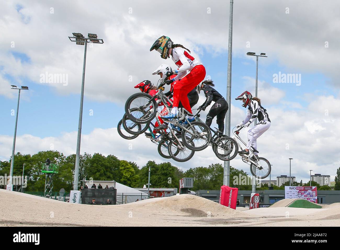 Glasgow, Royaume-Uni. 29th mai 2022. Le deuxième et dernier jour de la coupe du monde UCI BMX Racing, un champ international de concurrents masculins et féminins se dispute le titre. L'événement a été un 'sort' et rendu plus agréable par le temps chaud et ensoleillé. Crédit : Findlay/Alay Live News Banque D'Images