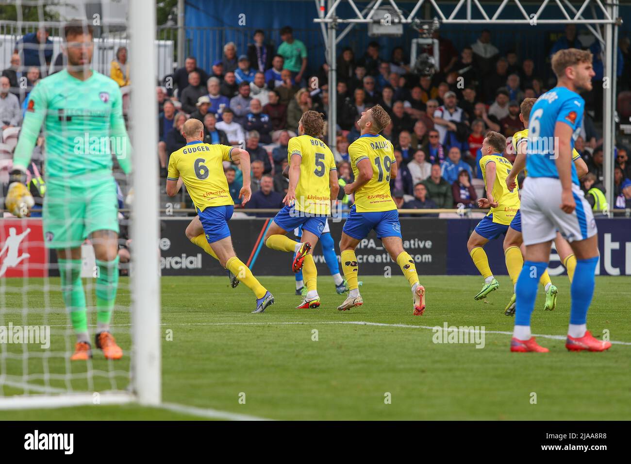 Callum Howe #5 de Solihull Moors célèbre son but du faire 3-1 Banque D'Images