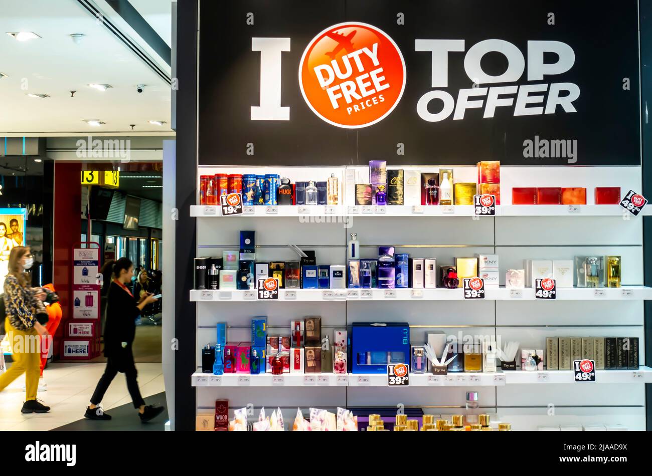 I Top offre magasin hors taxes à l'intérieur du terminal 2E, aéroport de Paris, CDG, France Banque D'Images