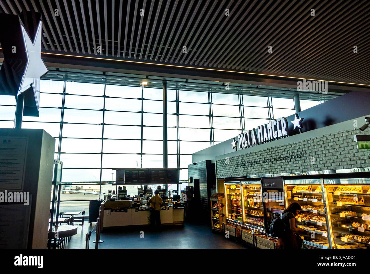 Prét A Manger Shop and Cafe, terminal 2E, aéroport de Paris, CDG, France Banque D'Images