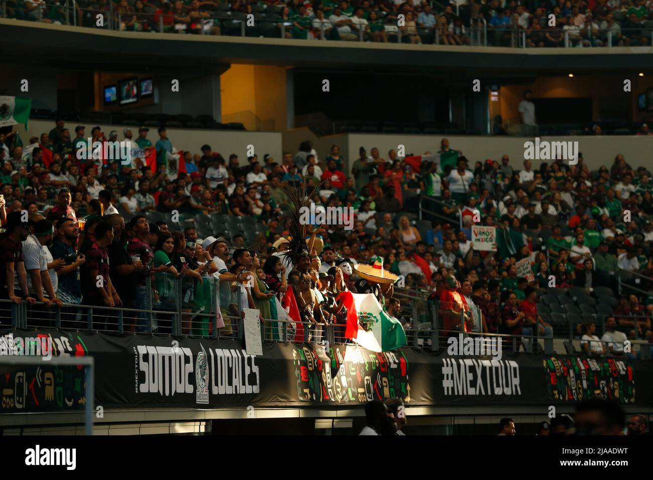 Arlington, Texas, États-Unis. 28th mai 2022. 28 mai 2022. Les fans mexicains fêtent lors d'un match FÃºtbol entre le Mexique et le Nigeria au stade ATT à Arlington, Texas, États-Unis. (Image de crédit : © Ralph Lauer/ZUMA Press Wire) Banque D'Images