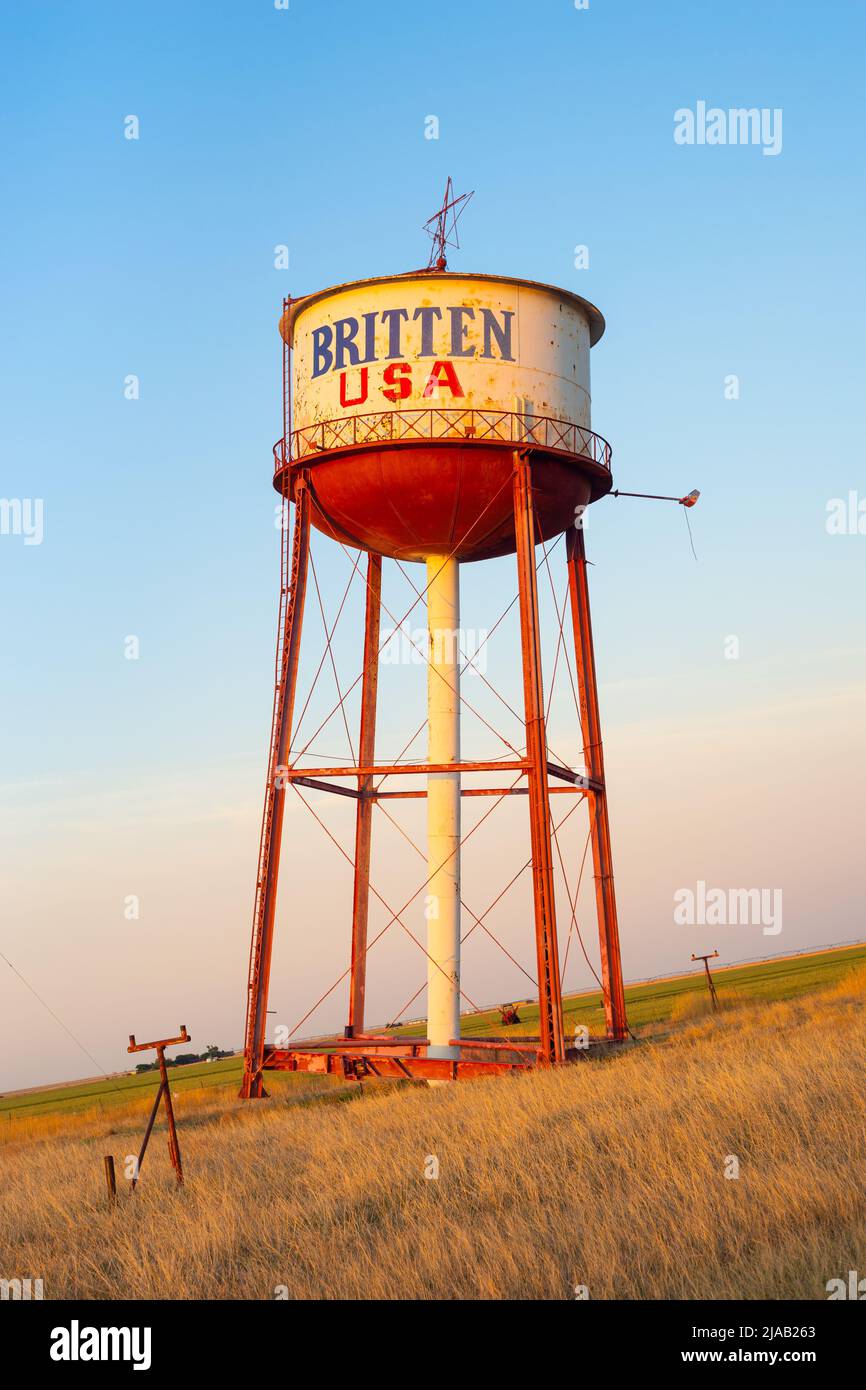 La tour penchée de Britten, une tour d'eau non fonctionnelle le long de la route 66, Groom, Texas TX, USA Banque D'Images