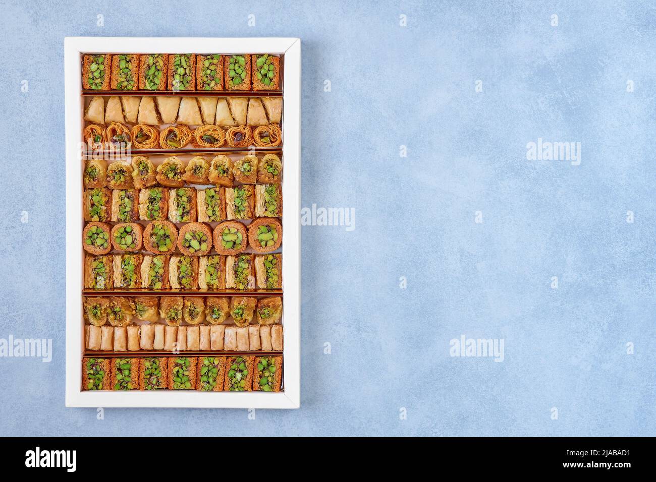 Assortiment traditionnel turc, dessert arabe de baklava avec pistache.Bonbons du Ramadan.Vue de dessus, espace de copie Banque D'Images