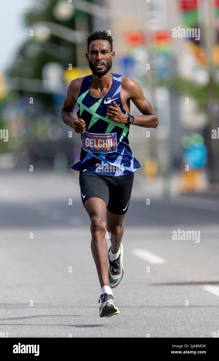 Ottawa, Canada. 29 mai 2022. Abdi Ali Gelchu (BHR) dans la fin de semaine des courses de Tamarack Ottawa Tartan Ottawa Marathon. Crédit : Sean Burges/Alay Live News Banque D'Images