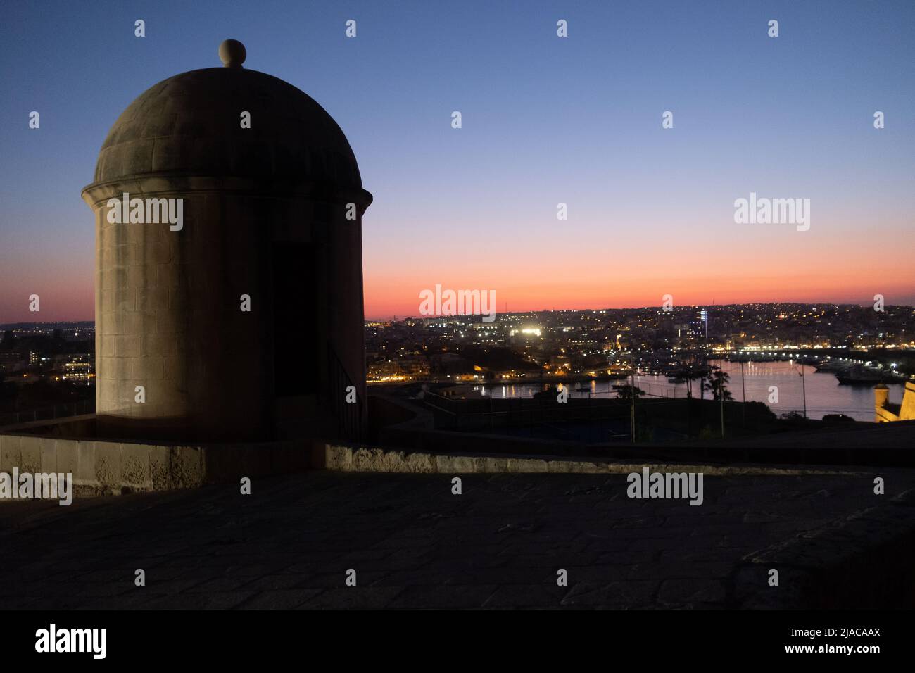 Murailles de la ville au coucher du soleil, la Valette, Malte Banque D'Images