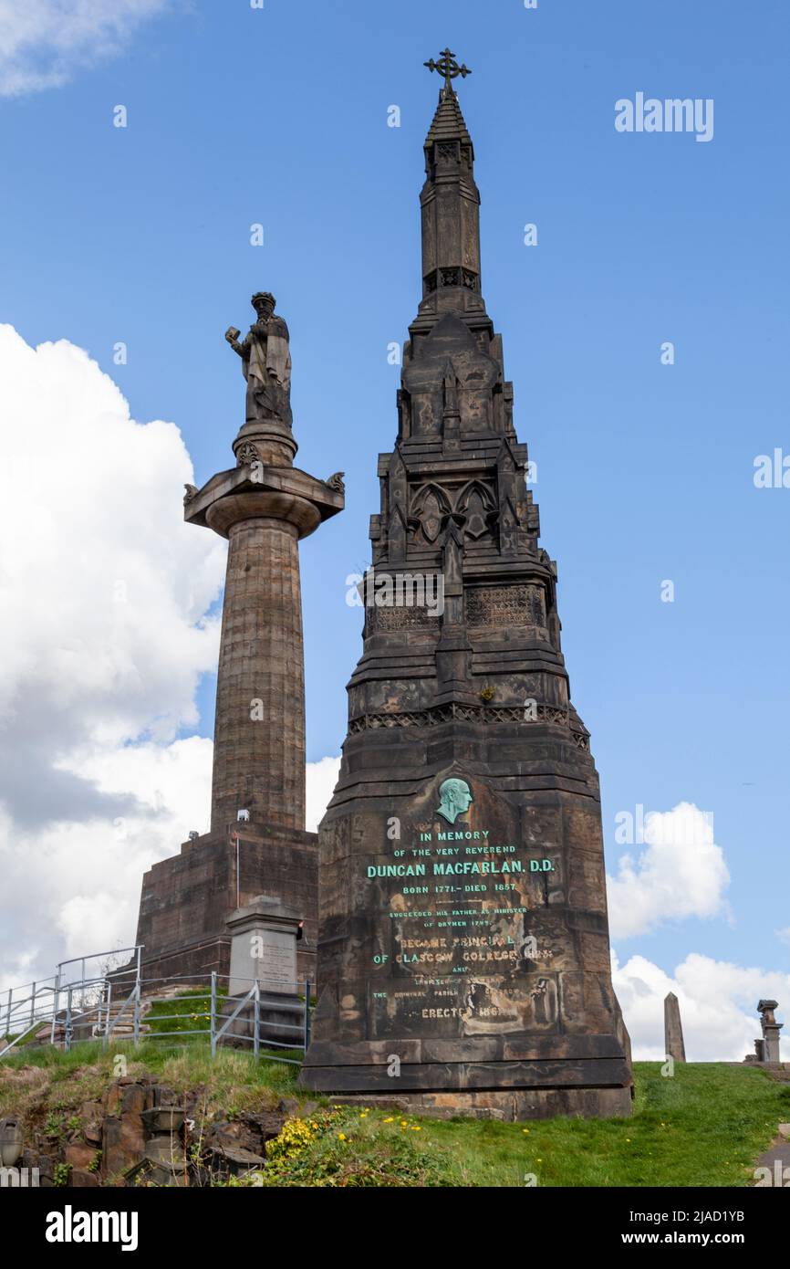 La nécropole de Glasgow : « ville victorienne des morts », mémorial de John KNOX, fondateur de l'Église presbytérienne écossaise Banque D'Images