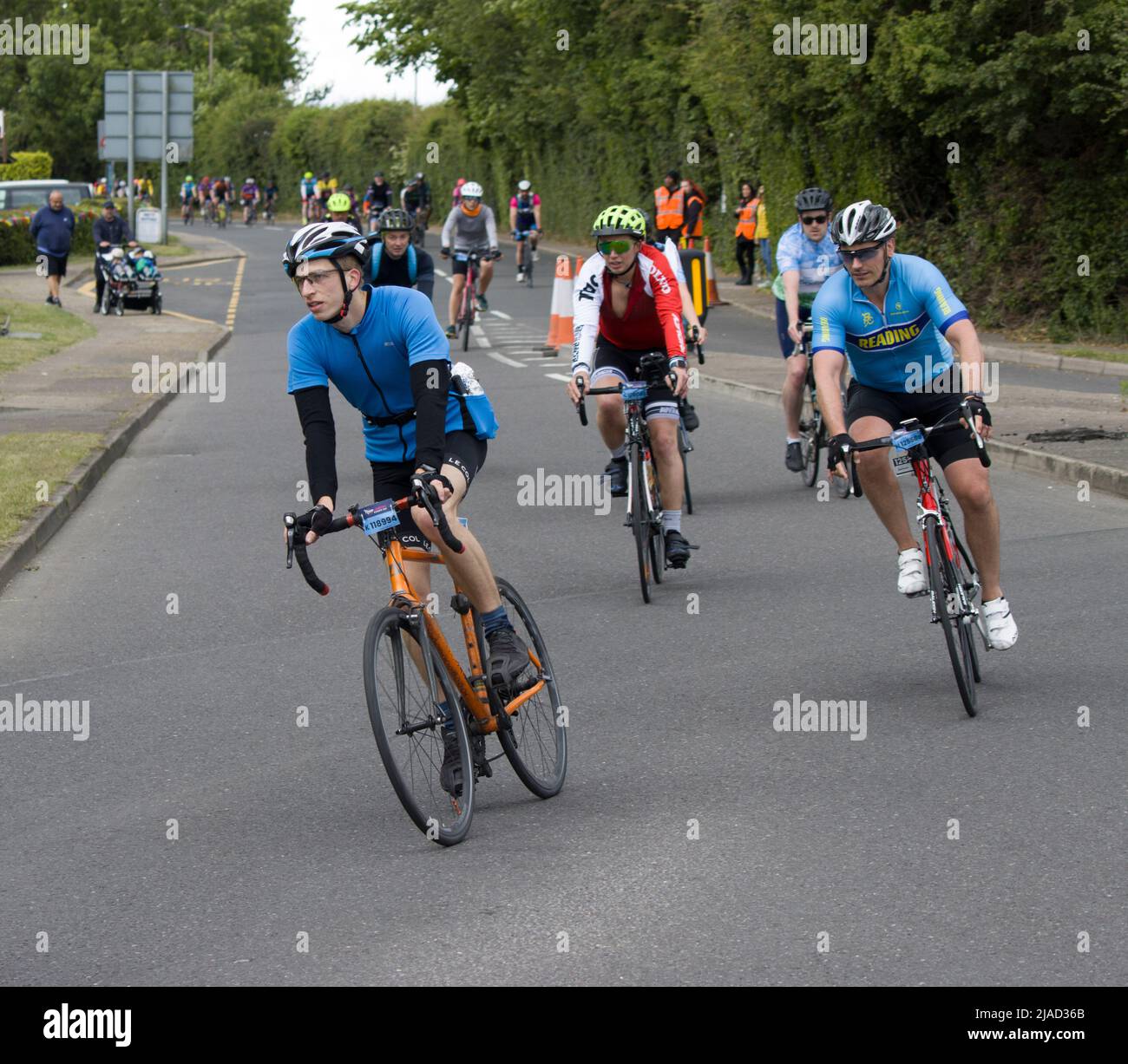 Participants concurrents Charity Cycling Event RideLondon Fyfield Essex Banque D'Images