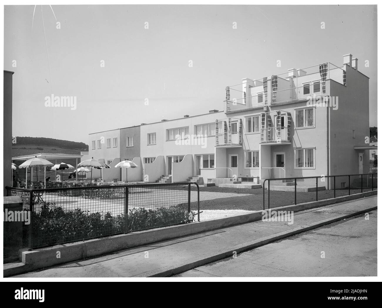 Werkbundsiedlung, Haus 17 à 24 (13th, Woinovichgasse 22-30 et Jagicg. 8-12), côté jardin. Martin Gerlach jun. (1879-1944), photographe, Eugen Wachberger (1904-1971), architecte, Clemens Holzmeister (1886-1983), Architecte, Walter Loos (1905-1974), architecte, Otto Niedermoser (1903-1976), architecte, Karl Augustinus Bieber (1903-1996), architecte Banque D'Images