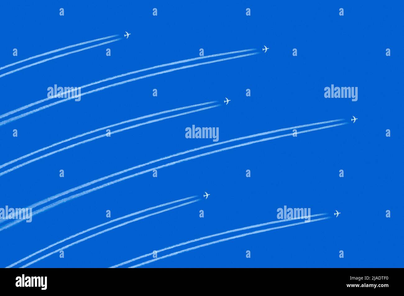 Jets et sentiers de condensation Banque D'Images