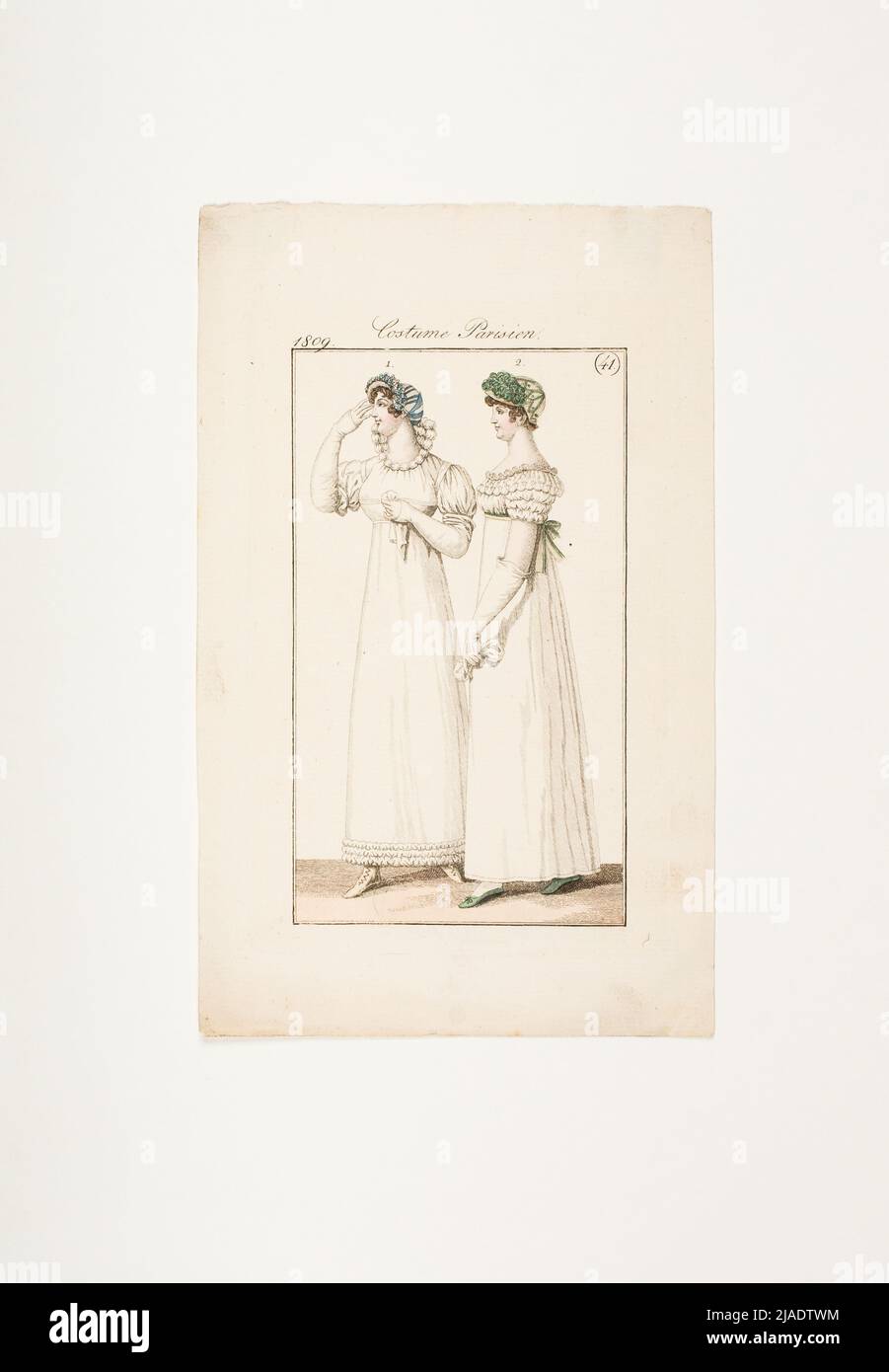 Image de mode : « deux femmes de Paris avec des chapeaux et des mouchoirs entre leurs mains ». Inconnu Banque D'Images