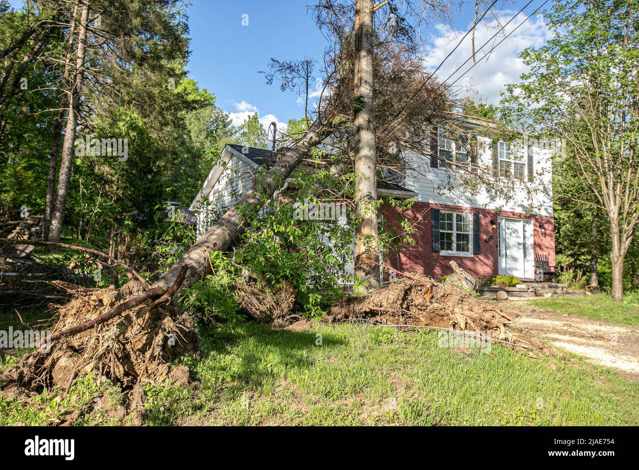 24 mai 2022, SaintHippolyte, Québec, Canada une maison endommagée
