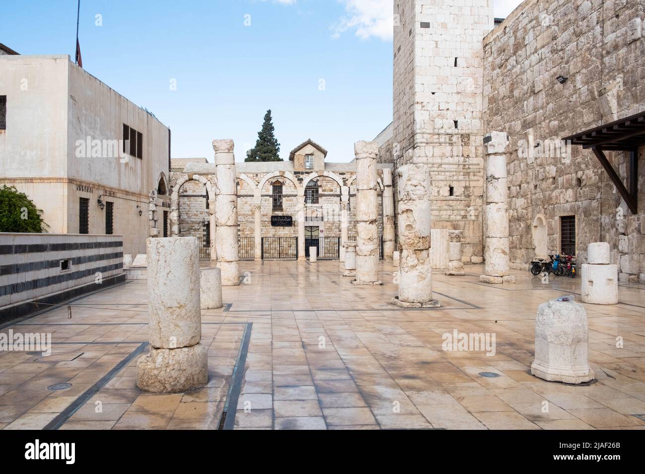 Damas, Syrie - Mai 2022 : extérieur de la mosquée Omeyyade et mausolée de Saladin à Damas Banque D'Images