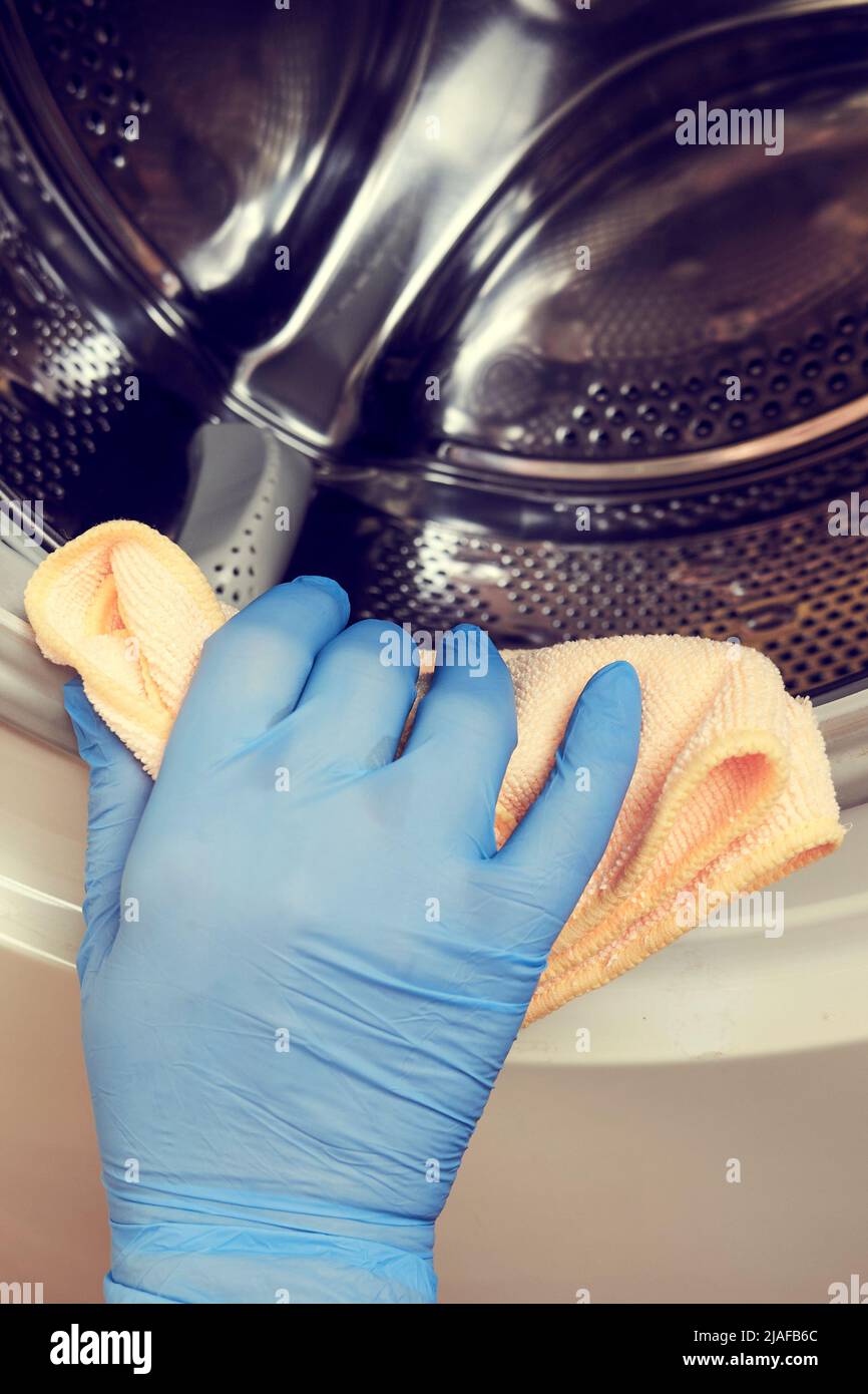Entretien des gros appareils ménagers. Entretien de votre lave-linge à la maison Banque D'Images