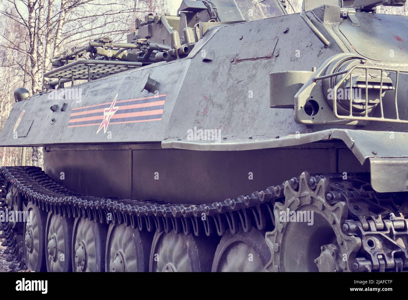 Ryazan, Russie - 9 avril 2022 : gros plan sur le vieux transporteur militaire militaire russe blindé Banque D'Images