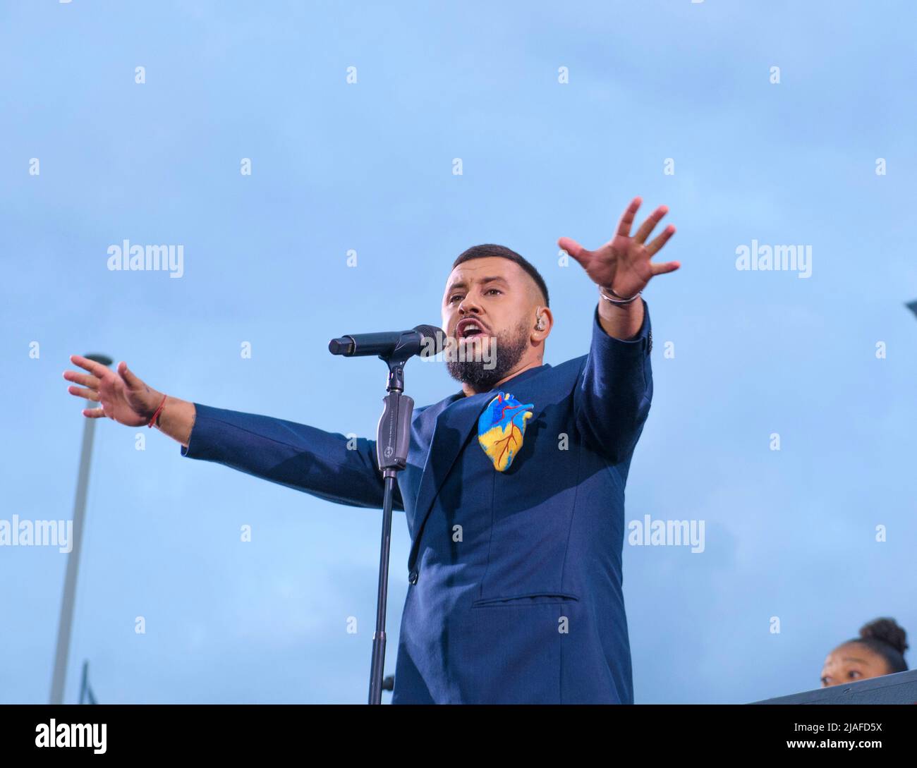 Berlin, Berlin, Allemagne. 29th mai 2022. La chanteuse ukrainienne MONATIK se produit lors d'un concert-bénéfice pour l'Ukraine à la porte de Brandebourg à Berlin, Allemagne, le dimanche 29 mai 2022. (Credit image: © Dominic Gwinn/ZUMA Press Wire) Banque D'Images