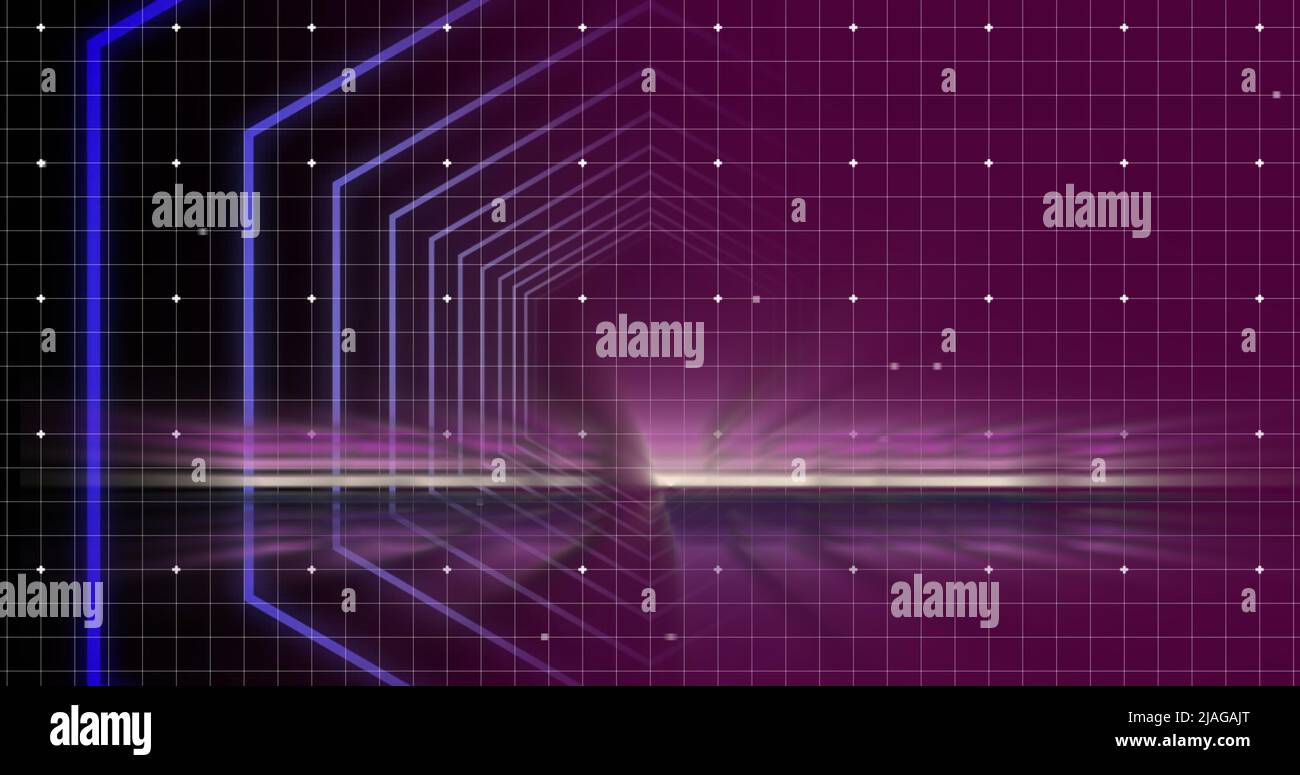 Image numérique d'un signe de démarrage zoomant sur l'écran tandis que l'arrière-plan montre des contours carrés verts se déplaçant vers le haut et la galaxie Banque D'Images