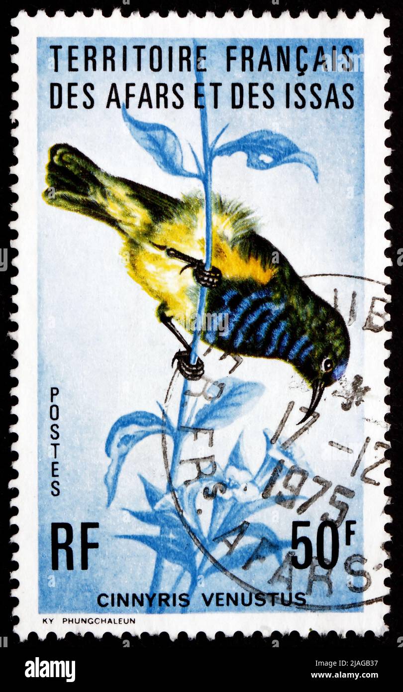AFARS ET ISSAS - VERS 1975: Un timbre imprimé dans Afars et Issas montre variable Sunbird, Cinnyris Venustus, Bird, vers 1975 Banque D'Images
