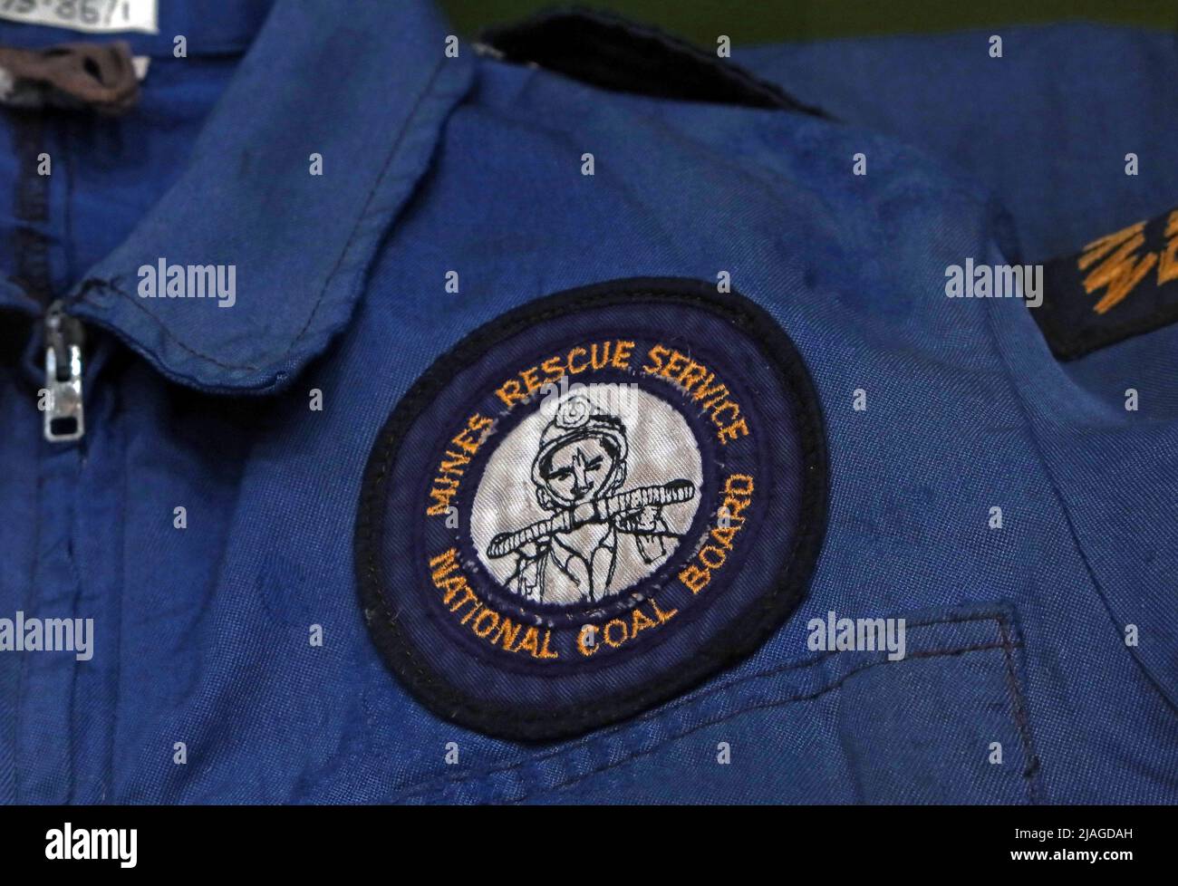 MME - badge du service de sauvetage des mines sur une veste, National Coal Board, pays de Galles du Sud, Royaume-Uni Banque D'Images