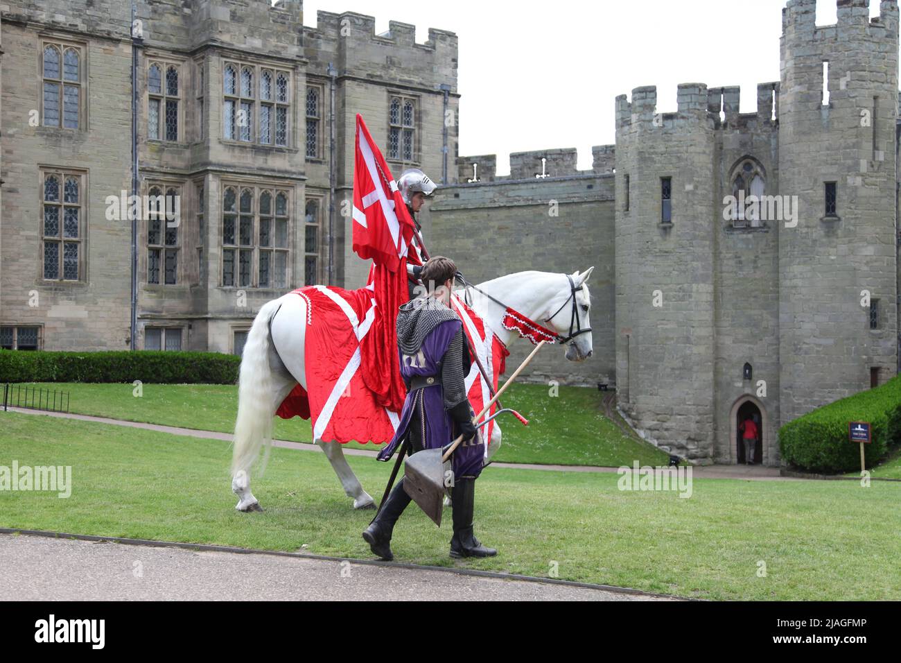 Chevalier et Squire au château de Warwick, Warwickshire, West Midlands, Angleterre, Royaume-Uni, 2022 Banque D'Images