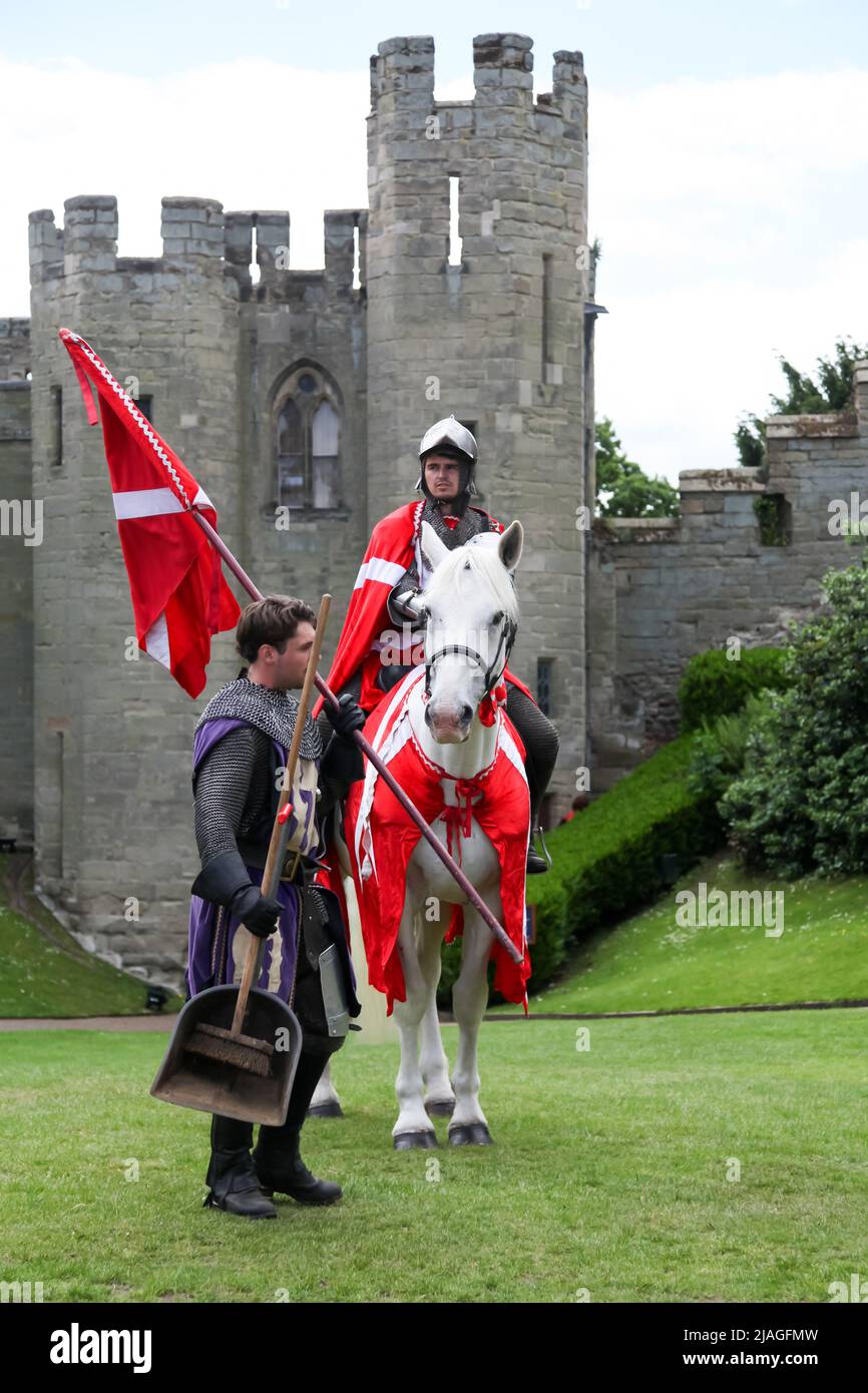 Chevalier et Squire au château de Warwick, Warwickshire, West Midlands, Angleterre, Royaume-Uni, 2022 Banque D'Images