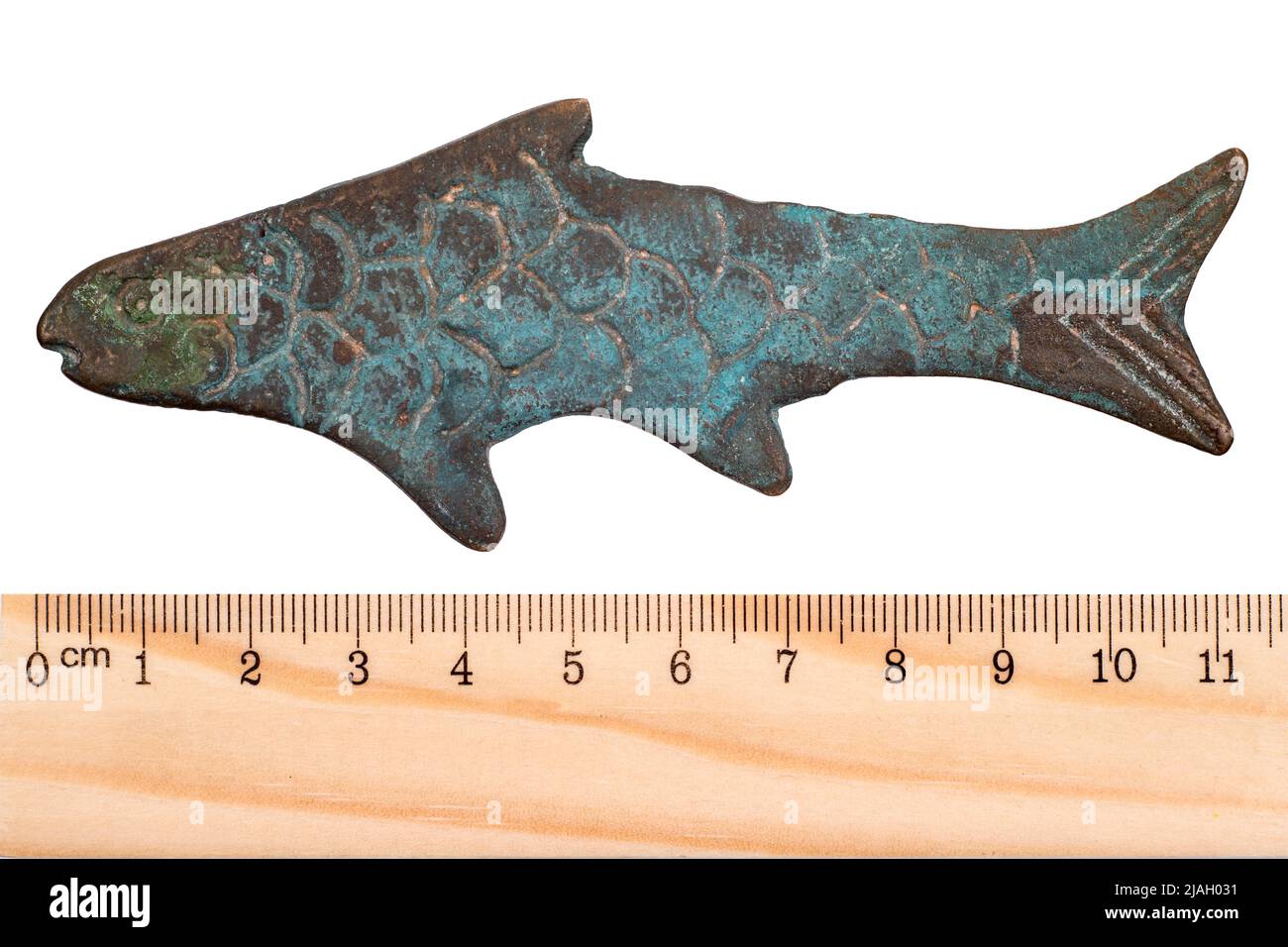 Pièces de bronze anciennes sous la forme de poissons de la dynastie Zhou. Chine. Isolé sur blanc Banque D'Images