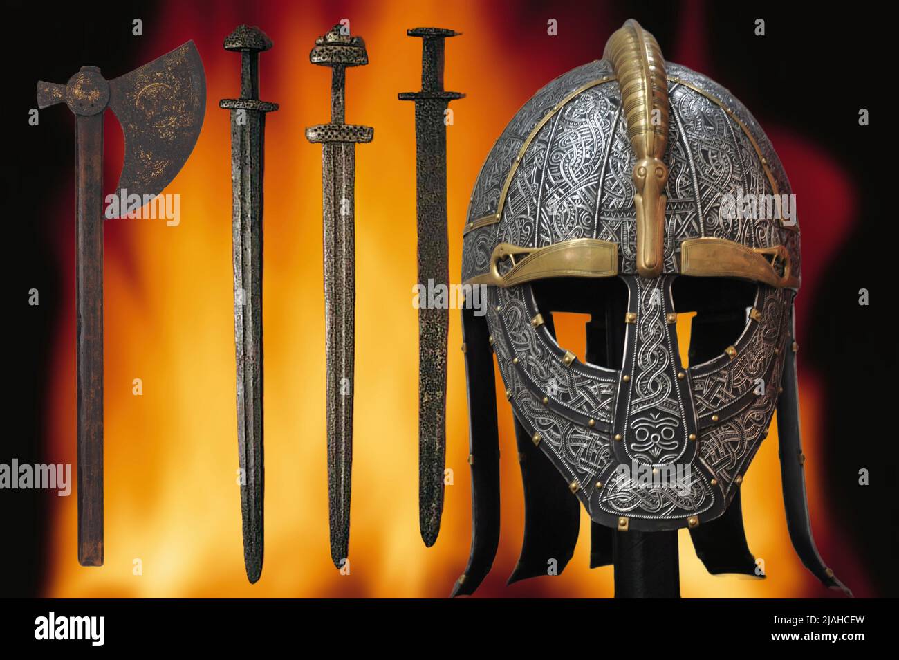 Casque, épées et haches de l'ancien peuple viking Banque D'Images