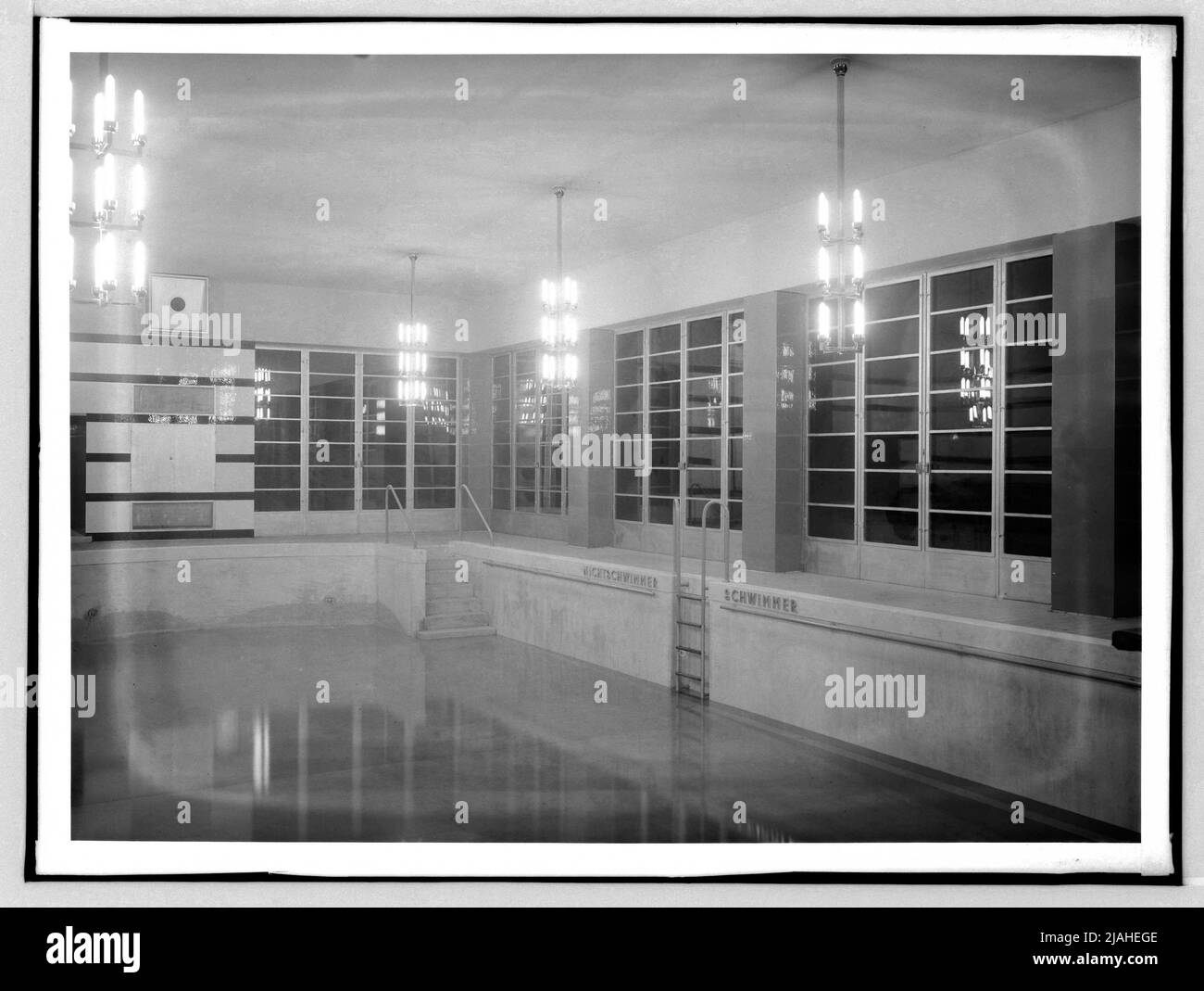 Piscine intérieure du Südbahnhotel am Semmering: Piscine (architecte: Emil Hoppe et Otto Schönthal) Banque D'Images