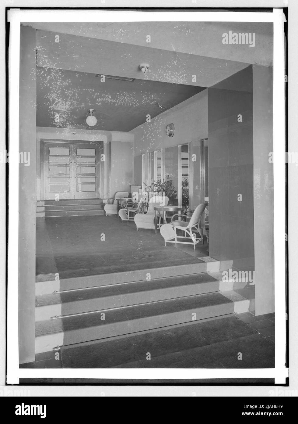 Piscine intérieure du Südbahnhotel am Semmering: Vestiaire (architectes: Emil Hoppe et Otto Schönthal) Banque D'Images