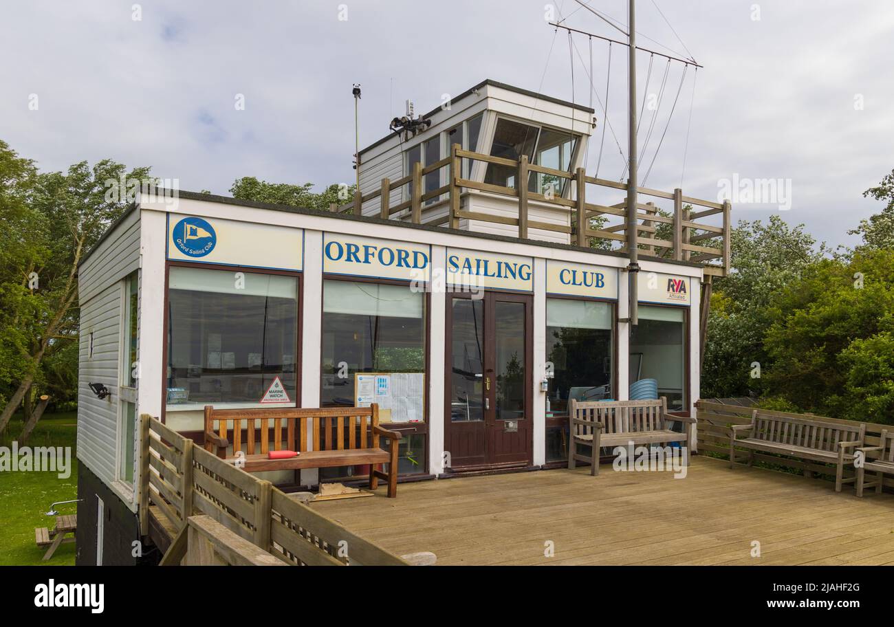 Extérieur du club de voile d'Orford situé à proximité du quai d'Orford. Orford, Suffolk. ROYAUME-UNI. Banque D'Images