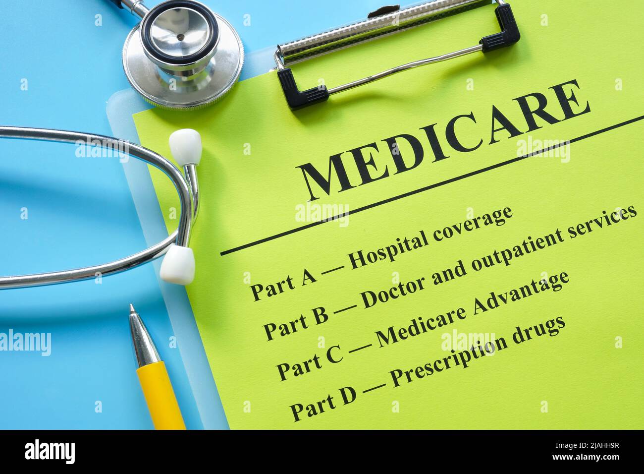 Documents sur les types d'assurance-maladie et le stéthoscope. Banque D'Images