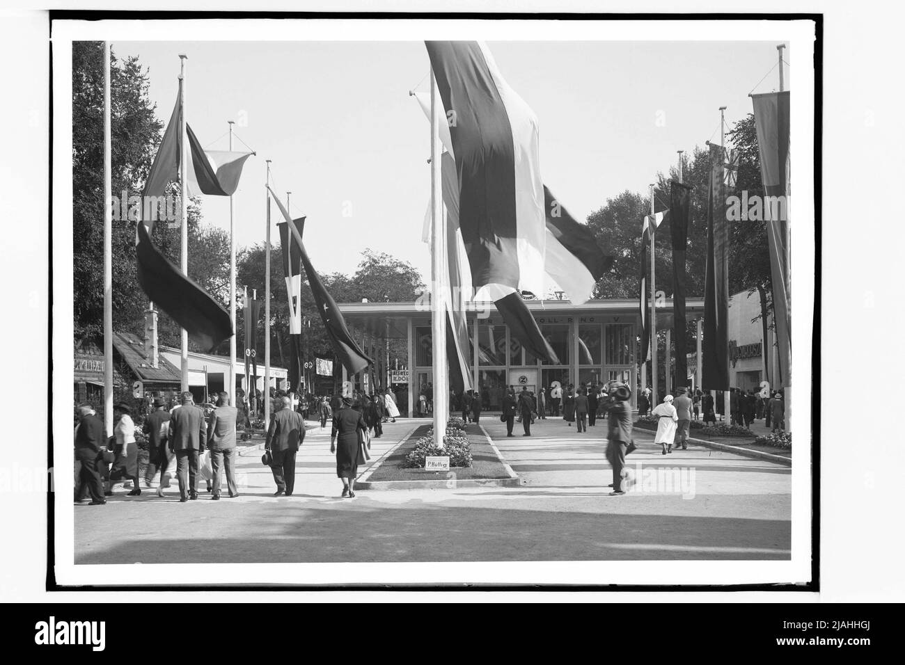 Visiteurs au centre d'exposition pendant une foire Banque D'Images