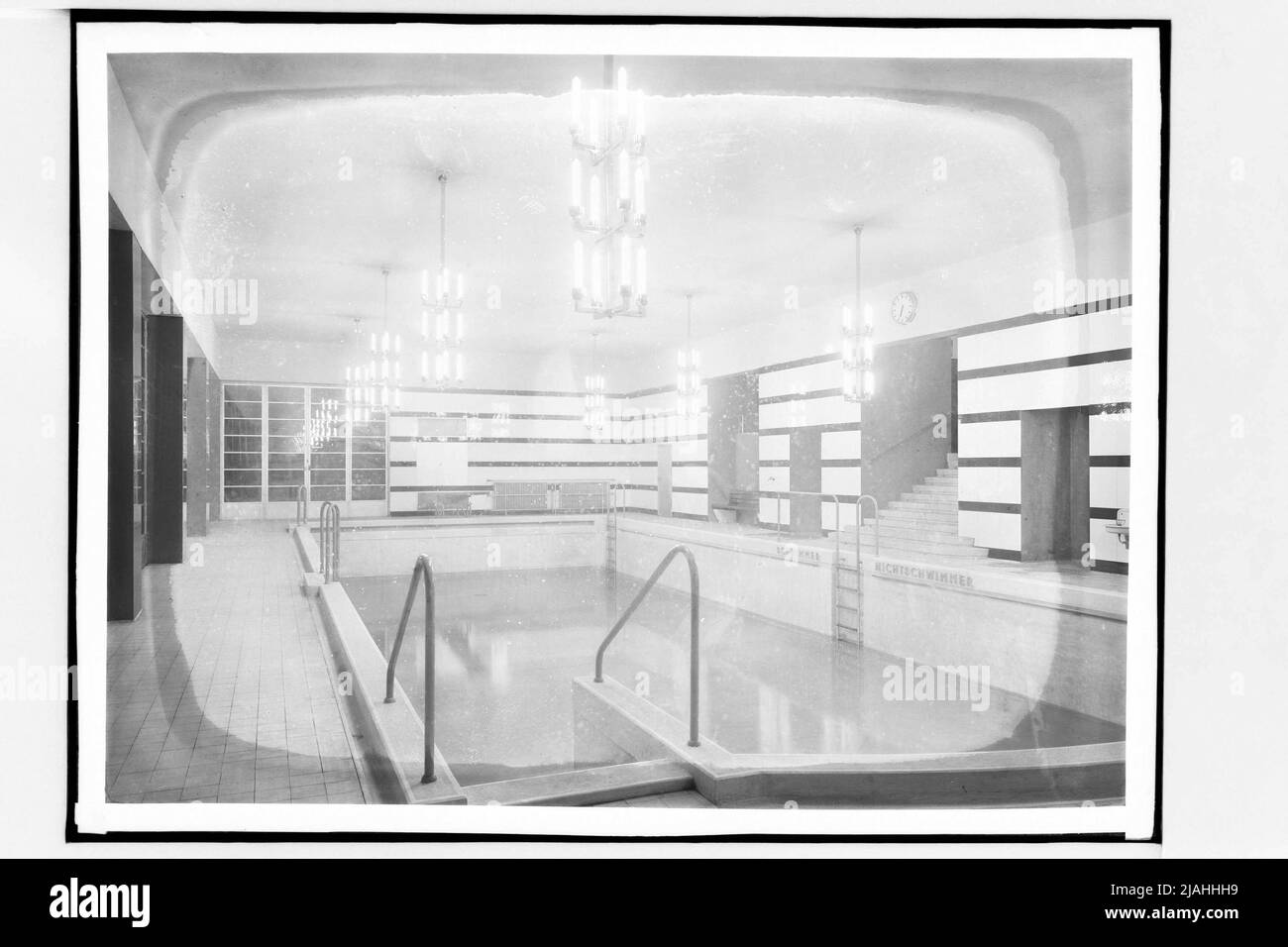 Piscine intérieure du Südbahnhotel am Semmering: Piscine (architecte: Emil Hoppe et Otto Schönthal) Banque D'Images