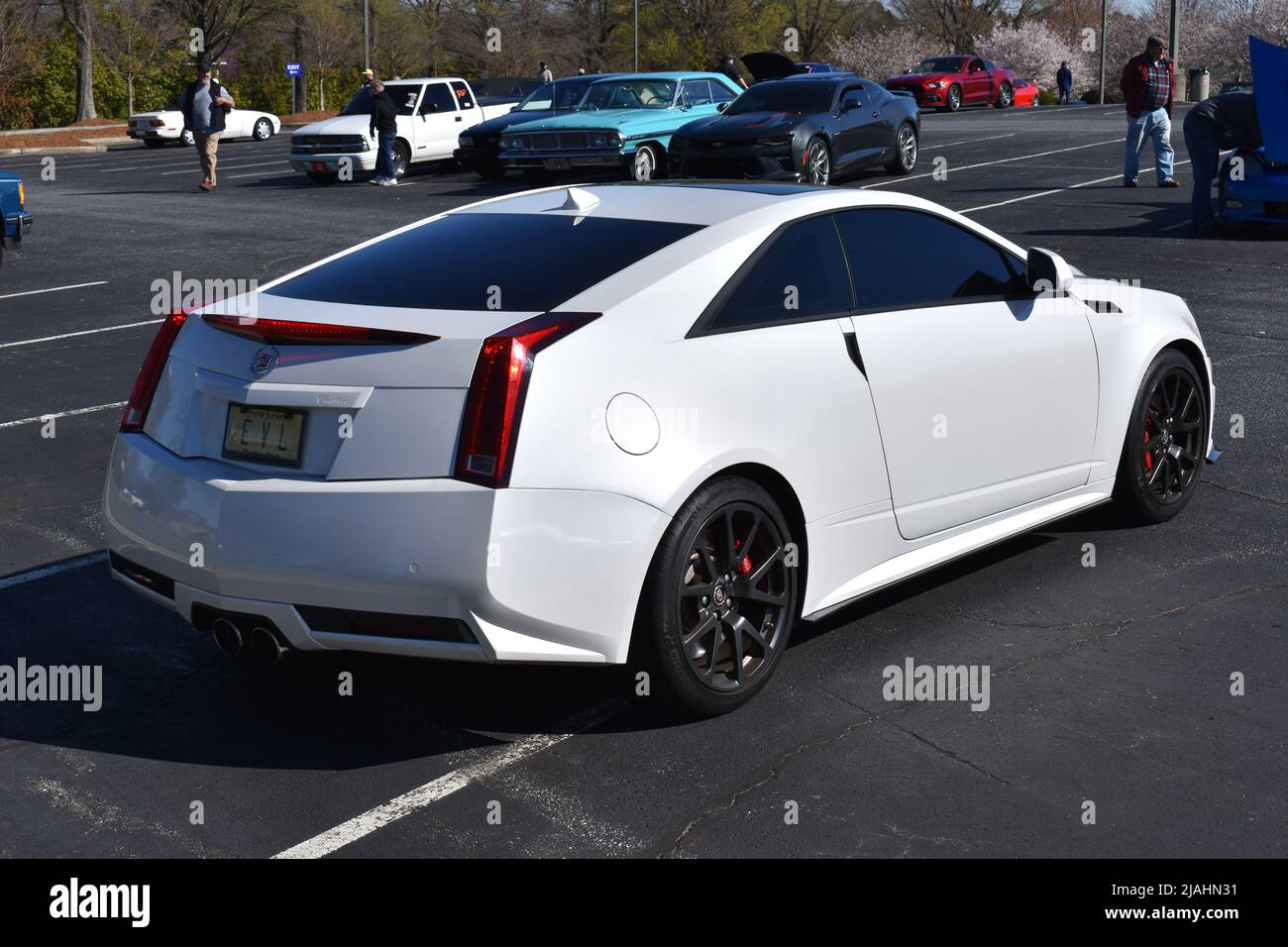 Un coupé CTS-V 2 portes de Cadillac exposé lors d'un salon de l'auto. Banque D'Images