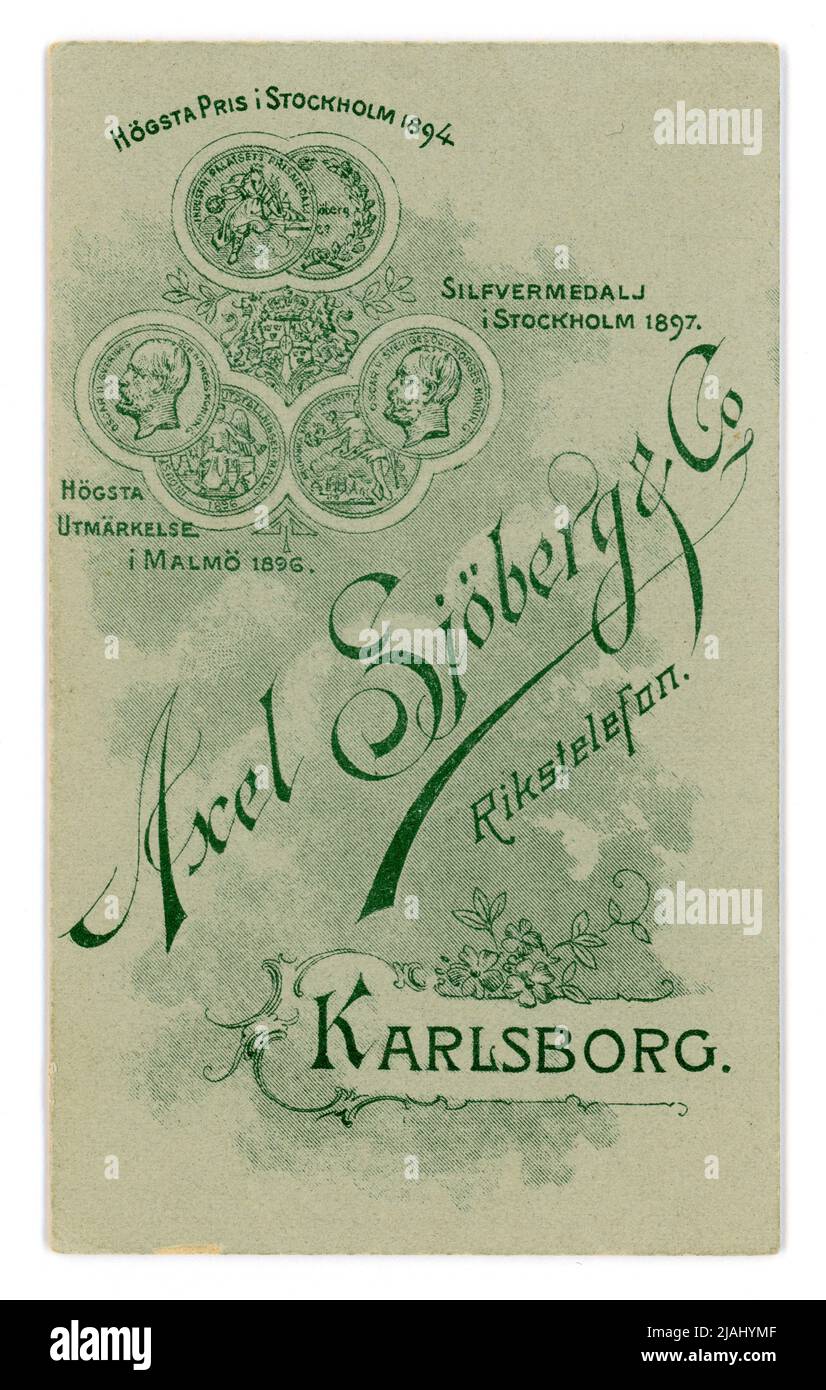 Original de la fin des années 1890, début des années 1900 carte de visite (CDV ou carte de visite) du studio d'Axel Sjoberg & Co. Karlsborg, dans la région de Kalmar LAN en Suède. Vers la fin des années 1890, 1900. Banque D'Images