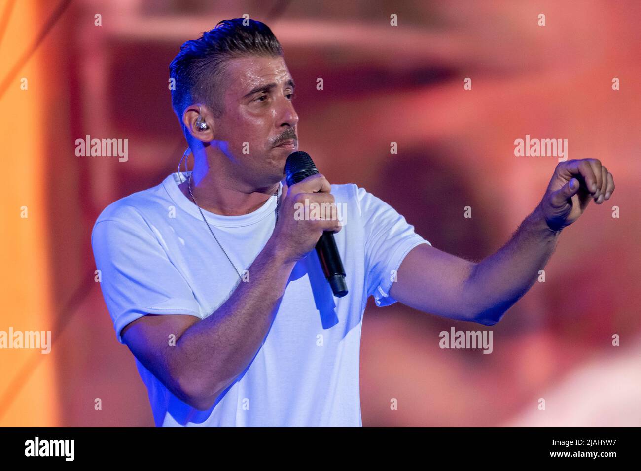 Vérone, Italie. 7th juillet 2022. Le chanteur italien Francesco Gabbani lors de ses concerts dans l'Arena di Verona, pour 'ViceVersa tour' Banque D'Images