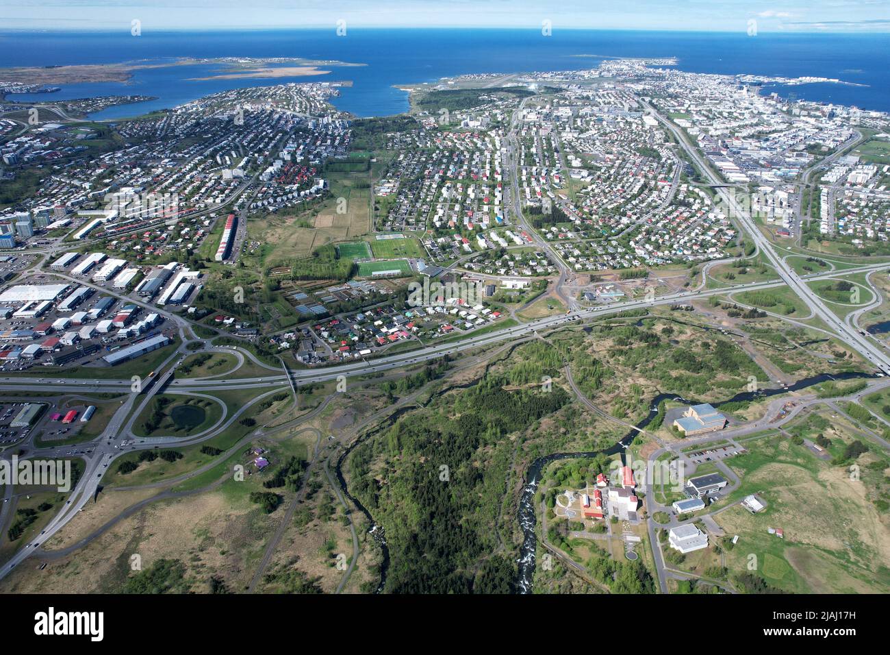 Reykjajvik et Kopavogur, Islande. Vue aérienne. Mai 2022. Banque D'Images