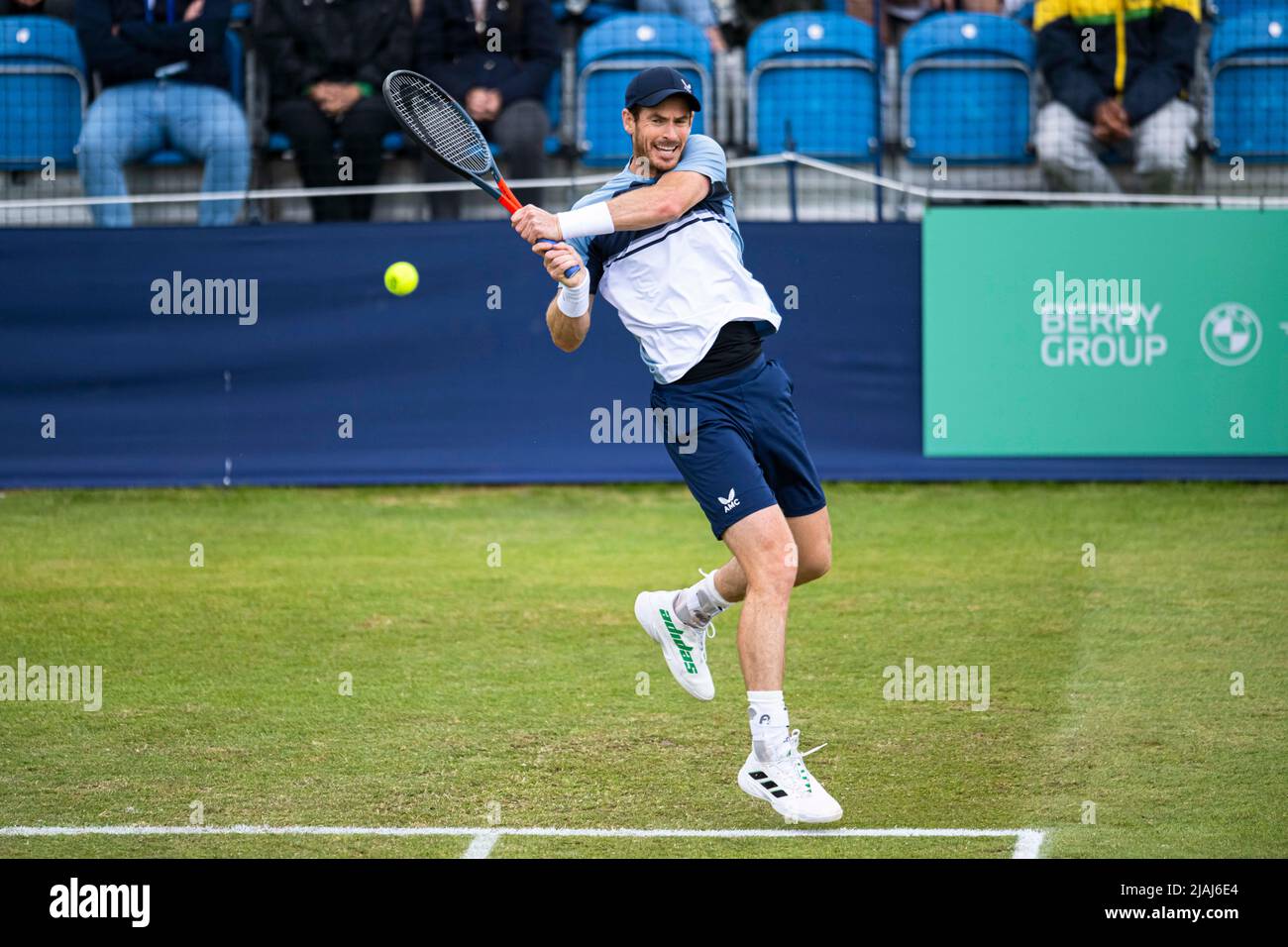 SURREY, ROYAUME-UNI. 30th mai 2022. Andy Murray (GBR) contre Jurij Rodionov (AUT) lors du Surbiton Trophy 2022 au Surbiton Racket Fitness Club le lundi 30 mai 2022 à SURREY, ANGLETERRE. Credit: Taka G Wu/Alay Live News Banque D'Images