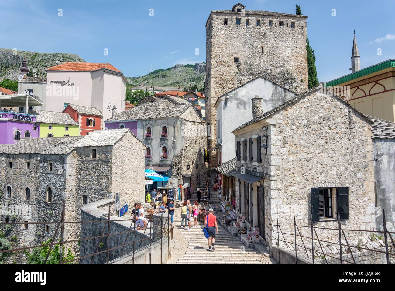 Bazzar Kujundžiluk de Stari Most (pont Mosta), vieille ville, Mostar, Bosnie-Herzégovine Banque D'Images