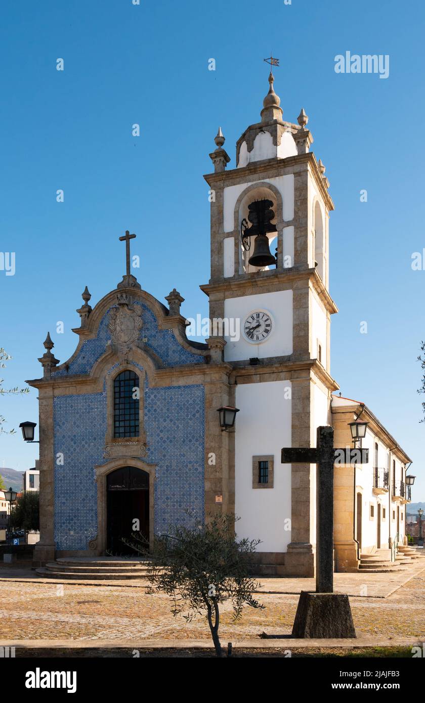 Clocher et bâtiment principal d'Igreja do Calvario, Vila Real Banque D'Images