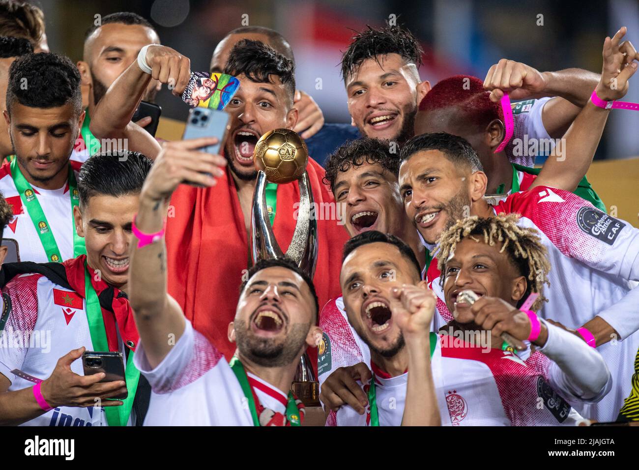 CASABLANCA, MAROC - 30 MAI : les joueurs de Wydad AC célèbrent après leur victoire lors du match final 2022 de la Ligue des champions de la CAF entre Al Ahly et Wydad AC au Stade Mohammed V le 30 mai 2022 à Casablanca, Maroc. (Photo de Sebastian Frej) Banque D'Images