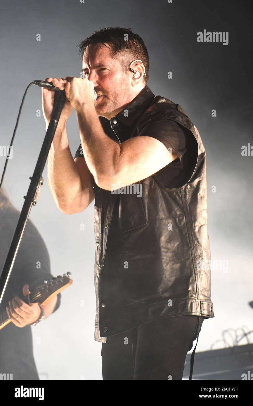 Le chanteur, auteur-compositeur, multi-instrumentiste et producteur Trent Reznor se produit sur scène lors d'un concert avec Nine inch Nails, lors du festival de musique d'appel de Boston qui s'est tenu à Allston, Massachusetts, le 27 mai 2022. Banque D'Images