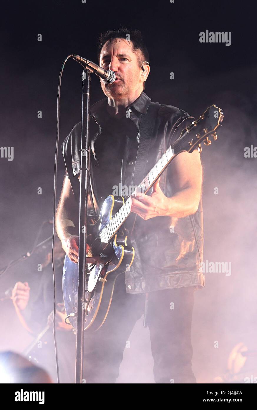 Le chanteur, auteur-compositeur, multi-instrumentiste et producteur Trent Reznor se produit sur scène lors d'un concert avec Nine inch Nails, lors du festival de musique d'appel de Boston qui s'est tenu à Allston, Massachusetts, le 27 mai 2022. Banque D'Images