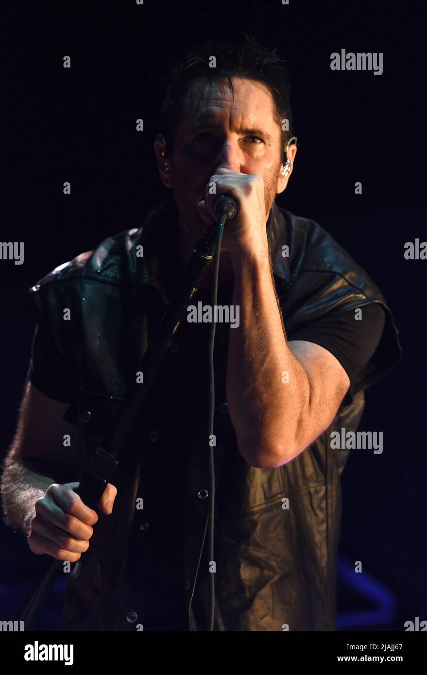 Le chanteur, auteur-compositeur, multi-instrumentiste et producteur Trent Reznor se produit sur scène lors d'un concert avec Nine inch Nails, lors du festival de musique d'appel de Boston qui s'est tenu à Allston, Massachusetts, le 27 mai 2022. Banque D'Images